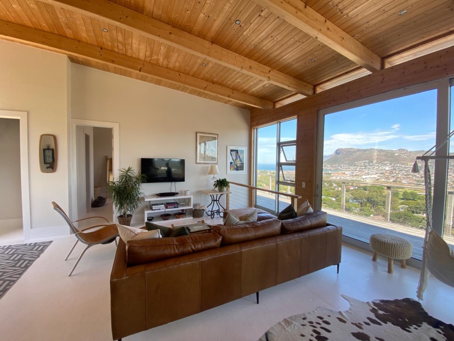 3 Bedroom Property for Sale in Clovelly Western Cape